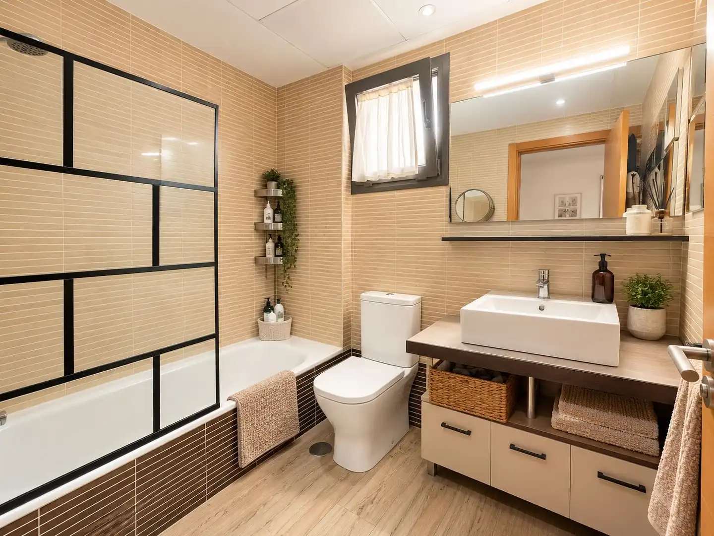 Bany de Apartament en venda en Torremolinos amb Aire condicionat, Calefacció i Parquet