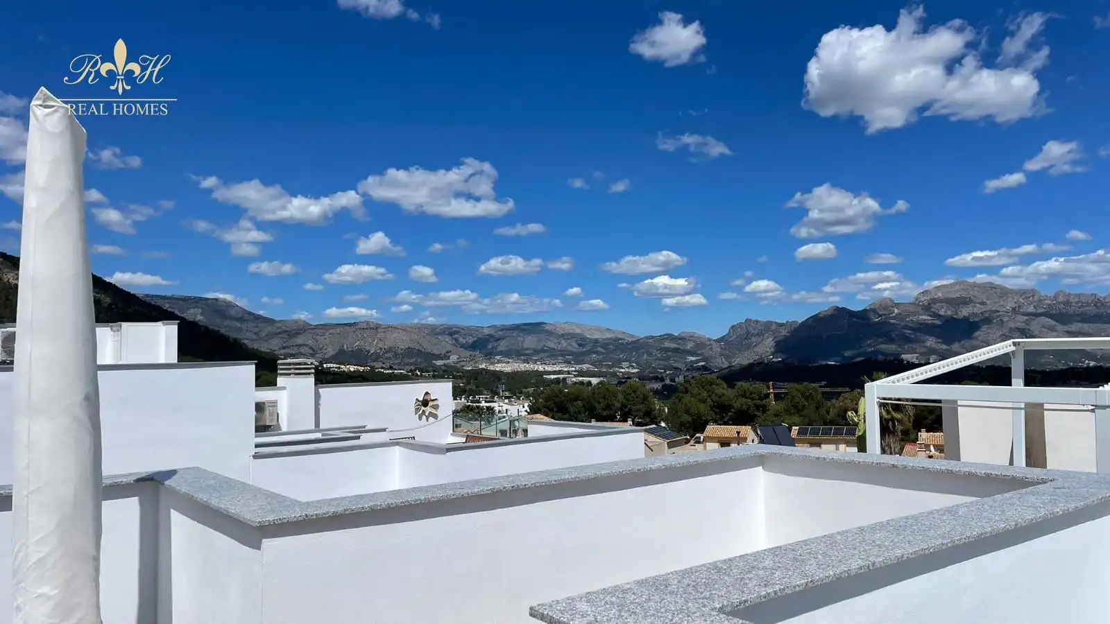 Vista exterior de Casa o xalet de lloguer en Polop amb Aire condicionat, Terrassa i Piscina