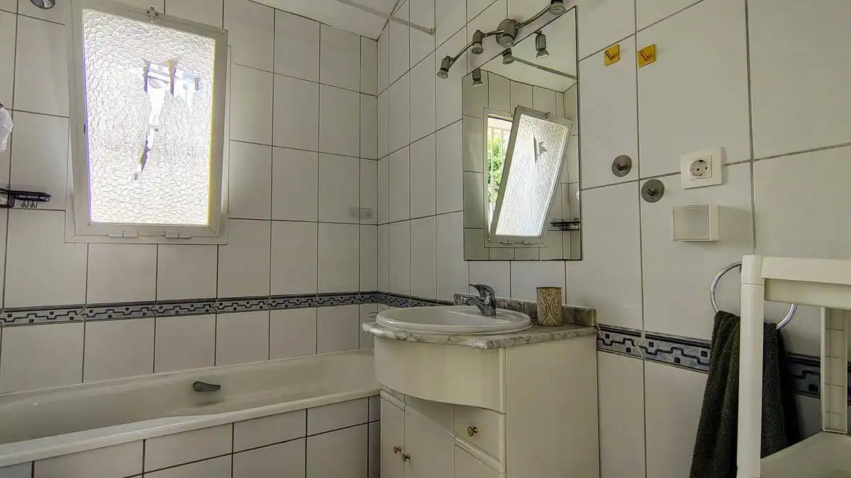 Bathroom of Houses for sale in Elviria - Cabopino