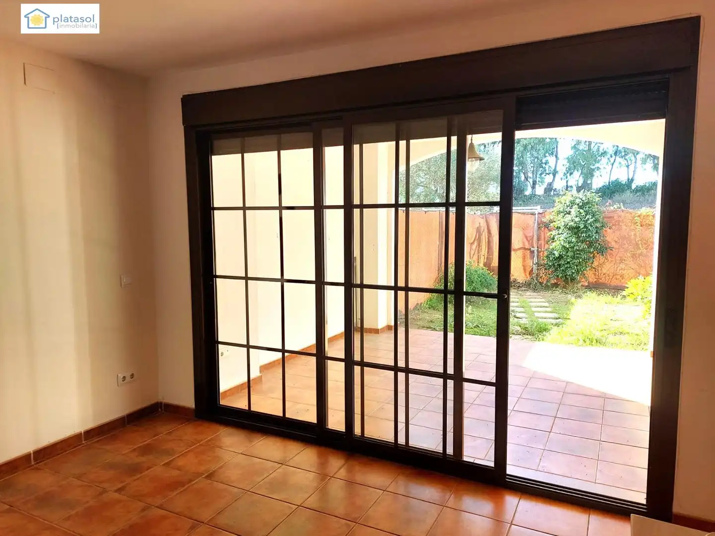 Jardí de Casa adosada en venda en Guillena amb Aire condicionat, Calefacció i Jardí privat