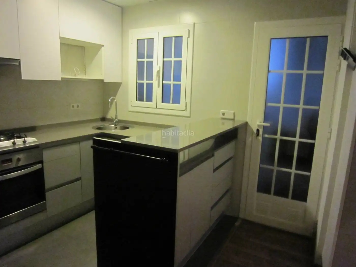 Kitchen of Flat for rent in L'Hospitalet de Llobregat  with Heating and Furnished