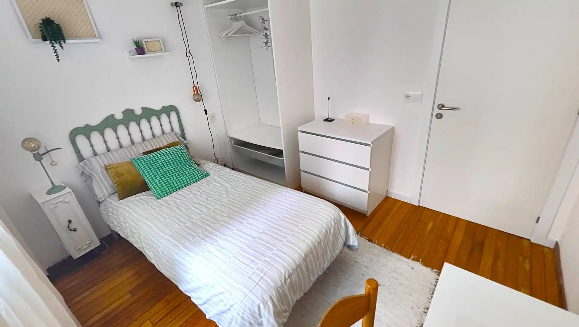 Habitación de Piso en venta en Santiago de Compostela  con Trastero y Amueblado