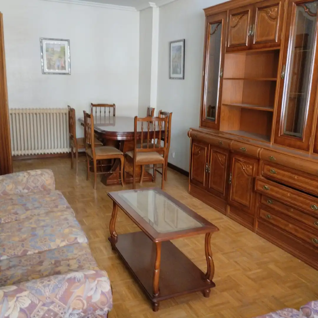Sala de estar de Piso en venta en La Bañeza  con Calefacción y Amueblado