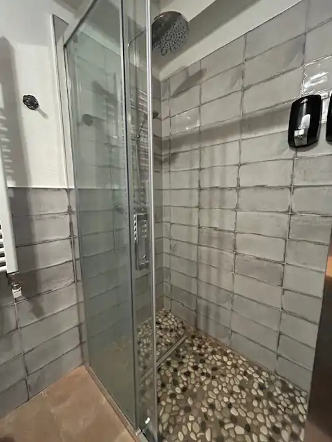 Baño de Finca rústica de alquiler en Vallgorguina con Calefacción, Jardín privado y Piscina