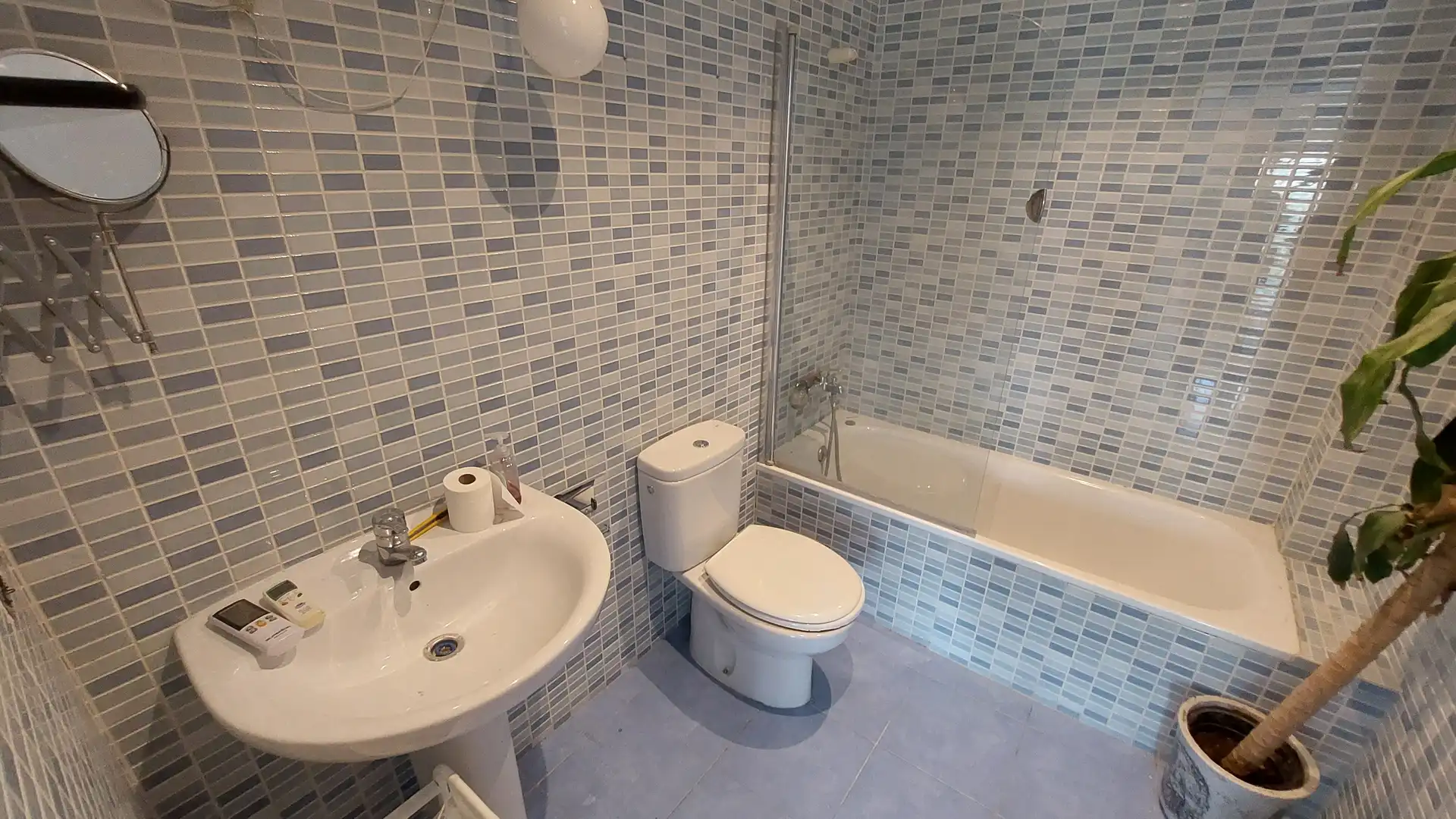 Badezimmer von Einfamilien-Reihenhaus zur Miete in Vilafranca del Penedès mit Klimaanlage, Heizung und Privatgarten