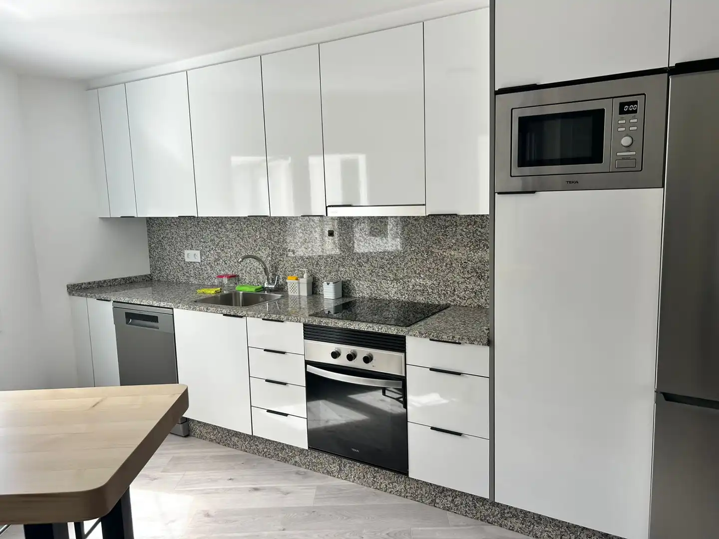 Kitchen of Flat for share in Vigo   with Heating, Terrace and Furnished