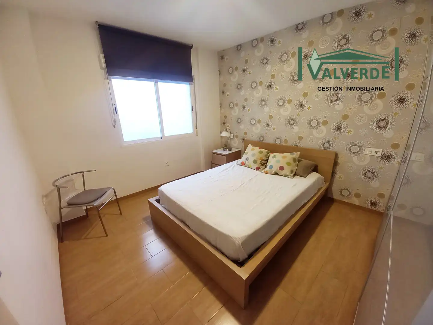 Dormitori de Apartament de lloguer en Granada amb Aire condicionat, Calefacció i Moblat