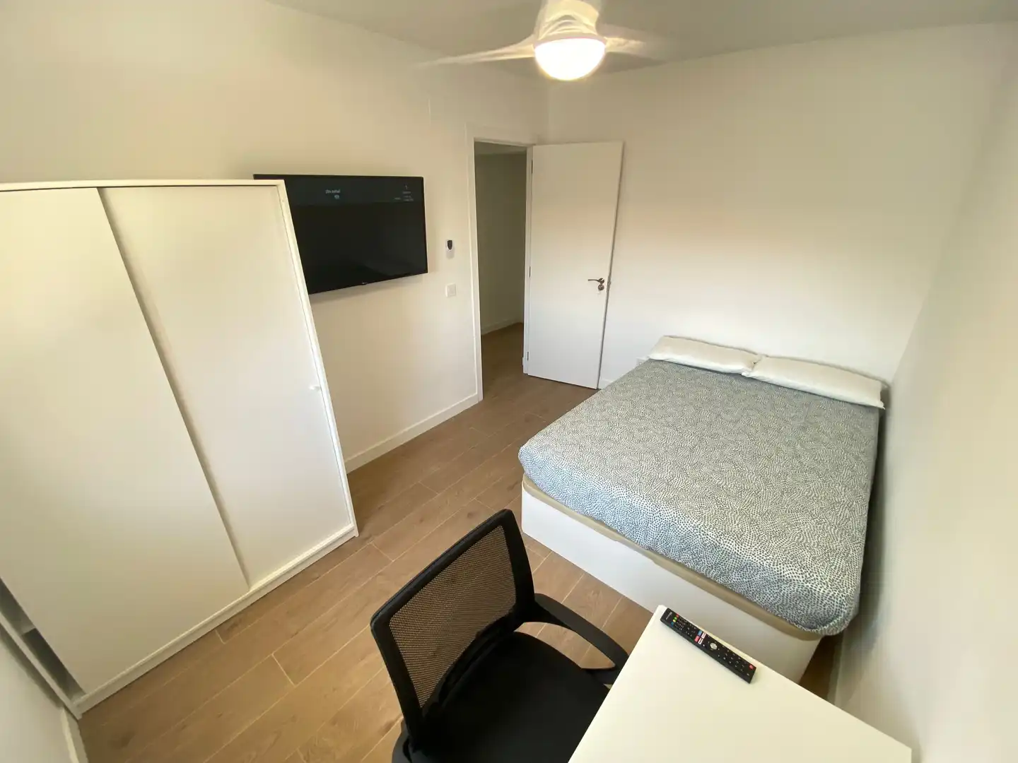 Room in Calle Orio, 4, Los Ángeles