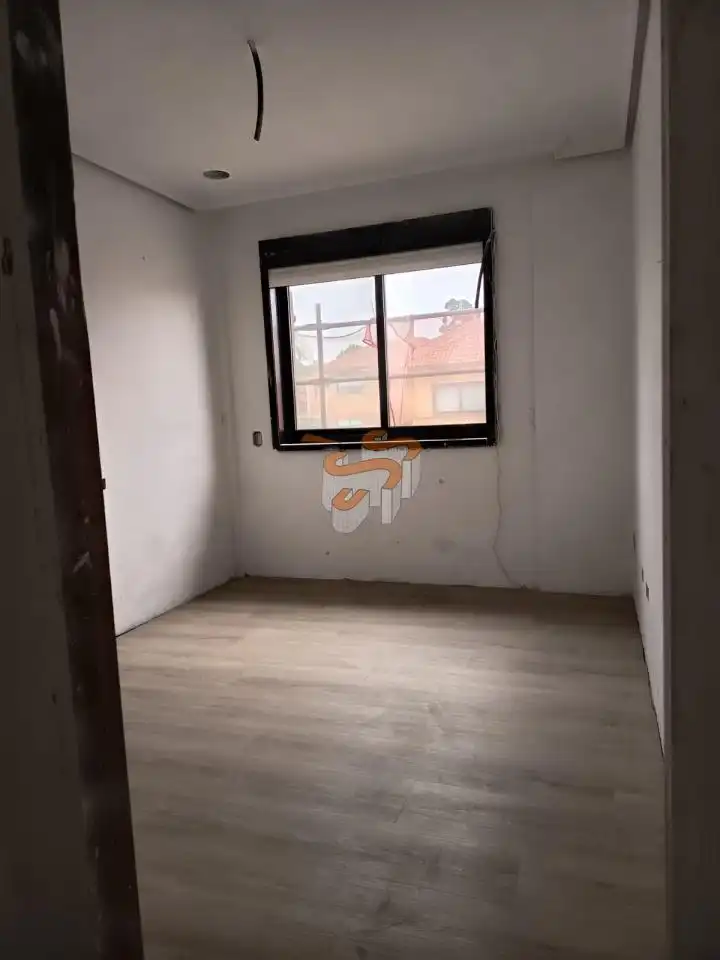Dormitori de Casa adosada en venda en Ferrol amb Calefacció, Jardí privat i Terrassa