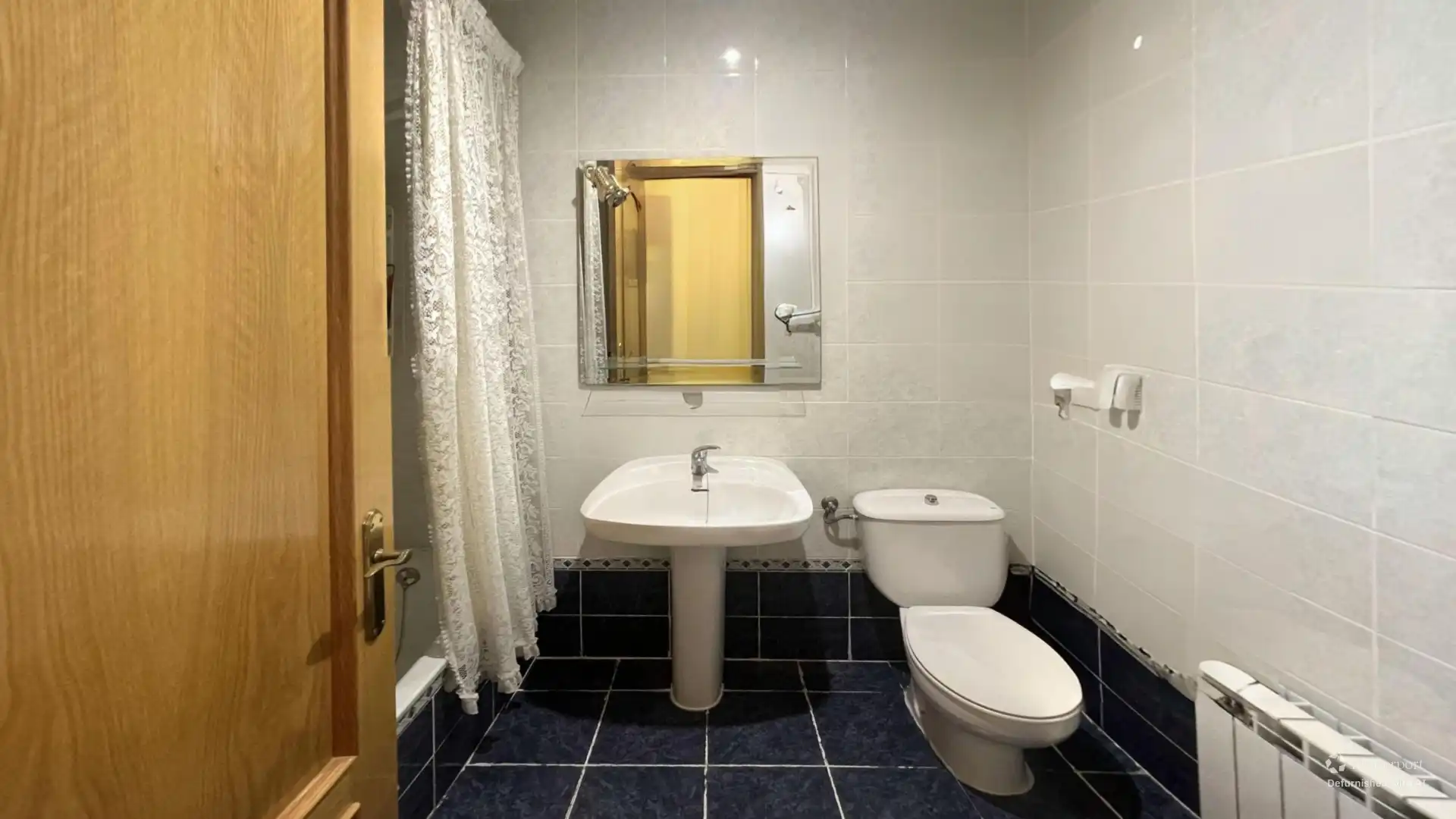 Bathroom of Flat for sale in Utiel  with Heating, Furnished and Washing machine