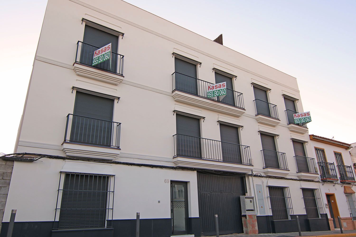 Vista exterior de Àtic en venda en Dos Hermanas amb Aire condicionat, Calefacció i Terrassa