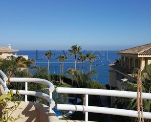 Vista exterior de Àtic de lloguer en Benalmádena amb Aire condicionat i Terrassa