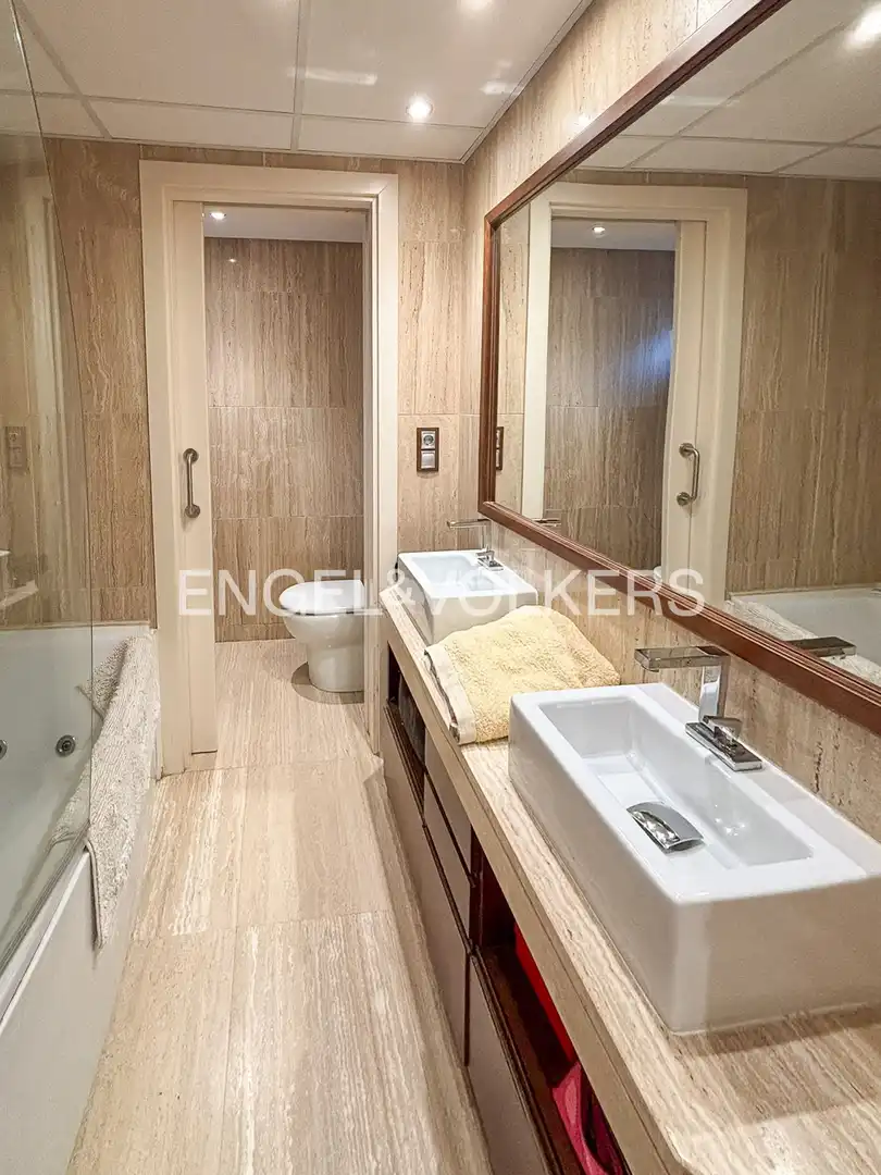 Baño de Casa adosada en venta en Las Rozas de Madrid con Aire acondicionado, Calefacción y Jardín privado