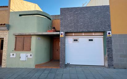 Exterior view of Single-family semi-detached for sale in Ingenio  with Air Conditioner, Terrace and Storage room