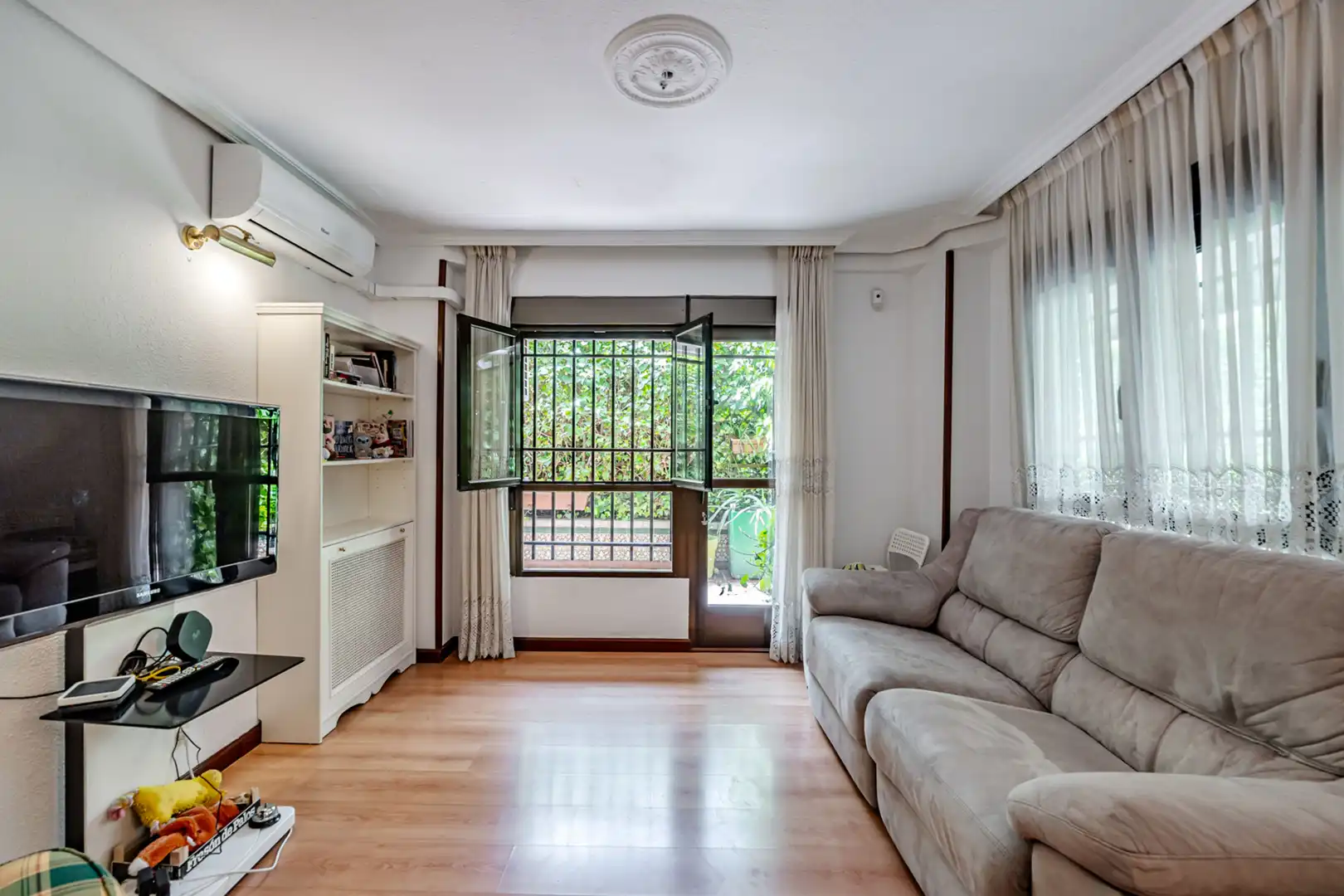 Sala d'estar de Planta baixa de lloguer en Madrid amb Aire condicionat, Calefacció i Terrassa