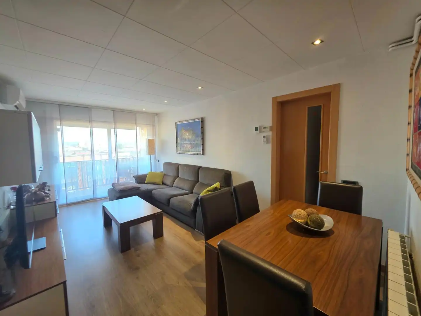 Living room of Flat for sale in Sabadell  with Air Conditioner, Heating and Parquet flooring