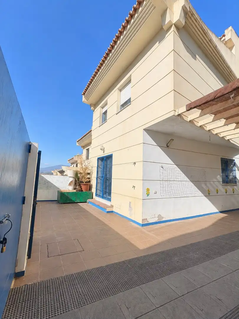 Casa con piscina en venta en Capellanía - Retamar
