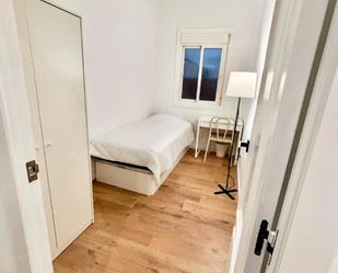 Dormitori de Apartament per a compartir en  Barcelona Capital amb Forn, Rentadora i Internet