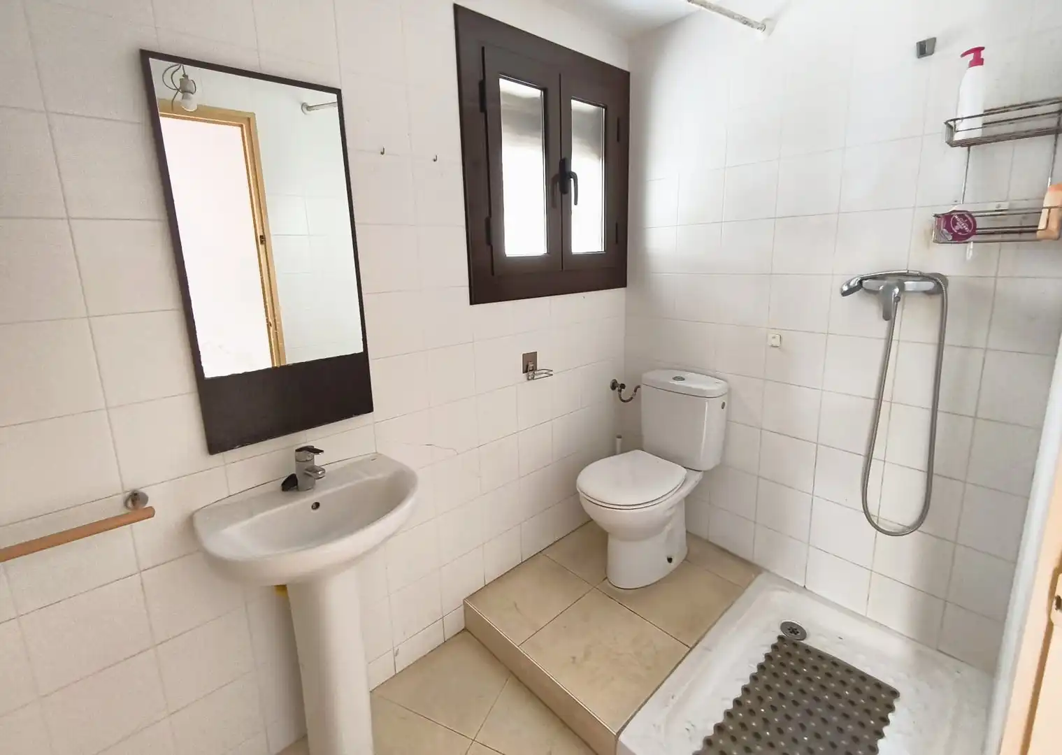 Bathroom of Flat for sale in Barcelona  with Parquet flooring, Terrace and Balcony