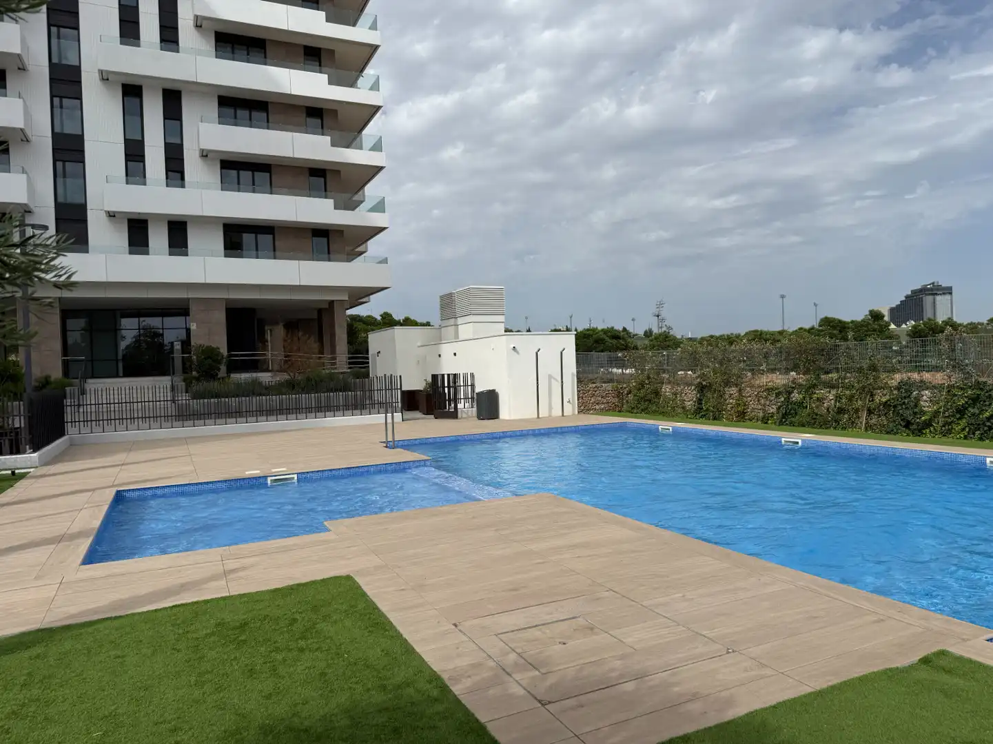 Piscina de Pis de lloguer en Esplugues de Llobregat amb Aire condicionat, Calefacció i Terrassa
