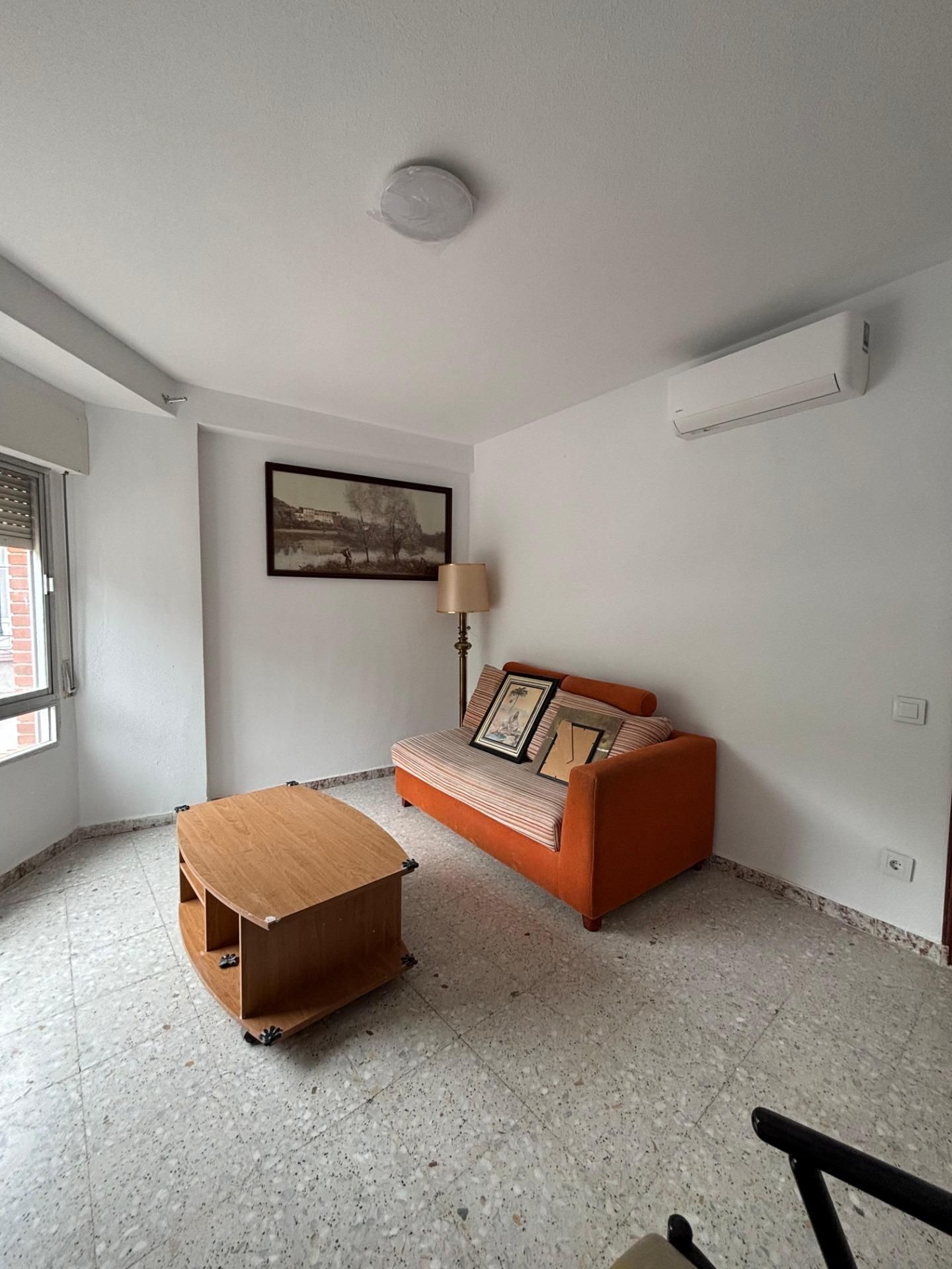 Sala d'estar de Pis de lloguer en Méntrida amb Aire condicionat i Balcó