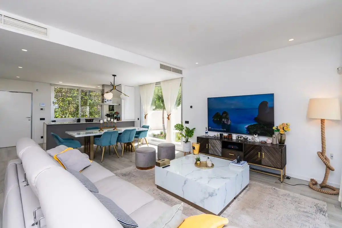 Living room of Commercial properties for sale in Estepona