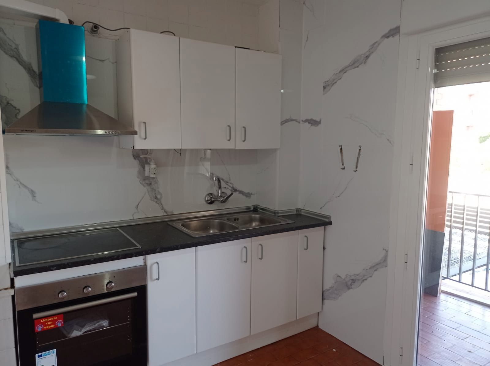 Cocina de Piso de alquiler en  Granada Capital con Calefacción, Terraza y Horno