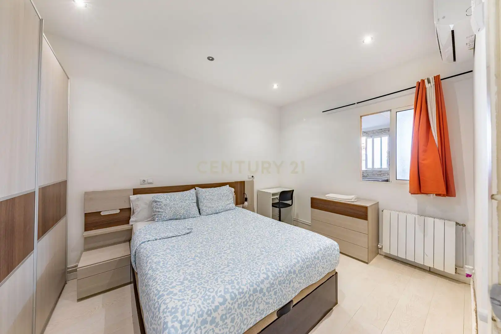 Bedroom of Flat for sale in Santa Coloma de Gramenet  with Air Conditioner, Oven and Washing machine
