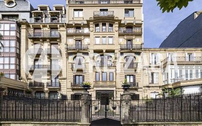 Vista exterior de Dúplex en venda en Donostia - San Sebastián  amb Calefacció, Jardí privat i Terrassa