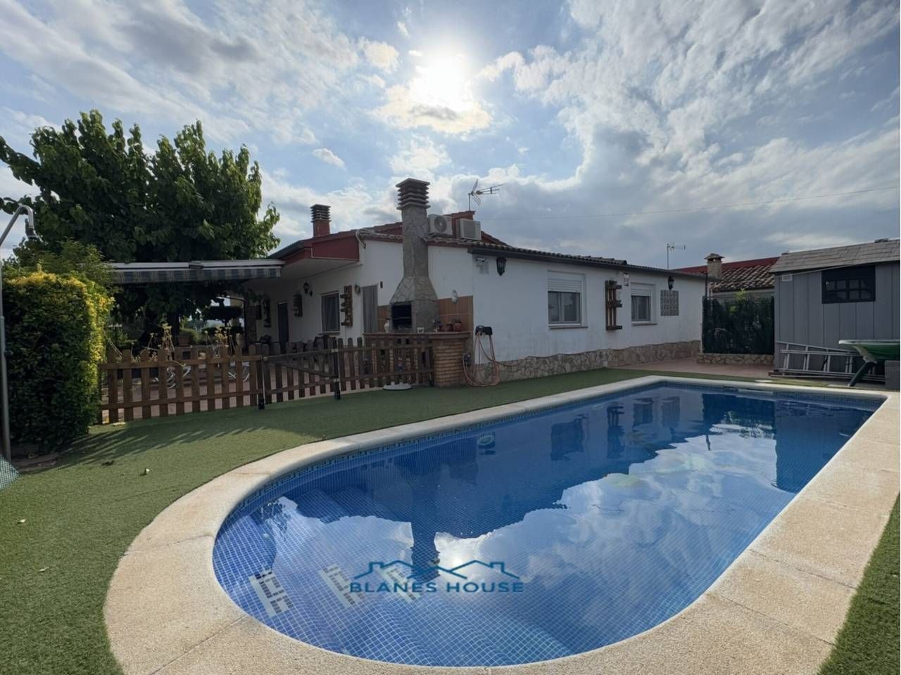 Vista exterior de Casa o xalet en venda en Sils amb Aire condicionat, Calefacció i Jardí privat
