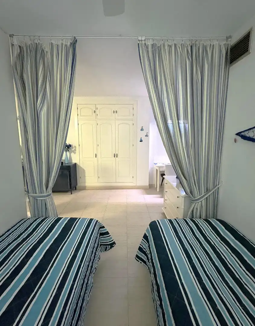 Schlafzimmer von Wohnung zum Verkauf in Fuengirola mit Klimaanlage, Heizung und Terrasse