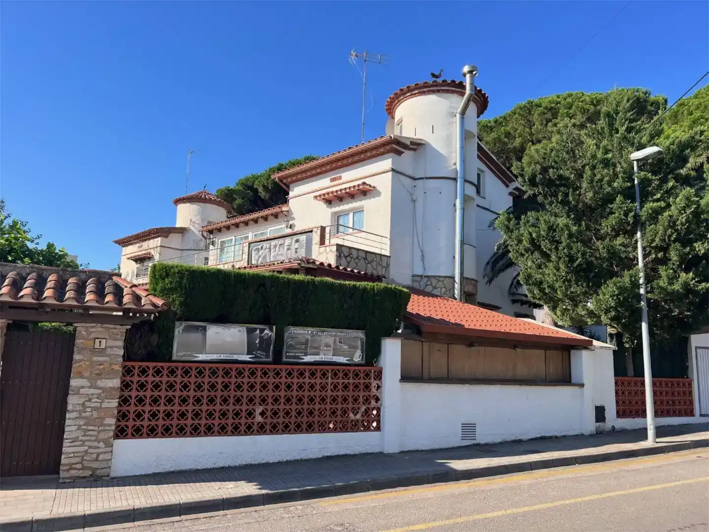 Vista exterior de Piso en venta en L'Escala con Aire acondicionado, Jardín privado y Trastero