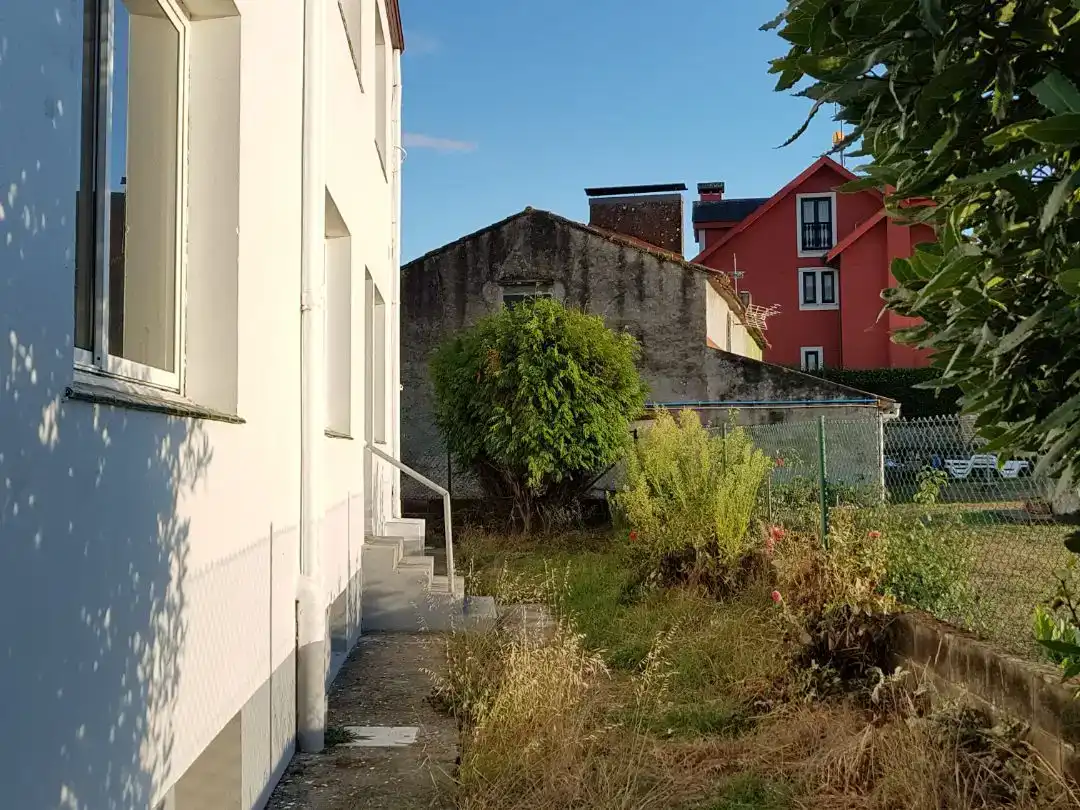 Vista exterior de Casa o xalet en venda en Oleiros amb Balcó