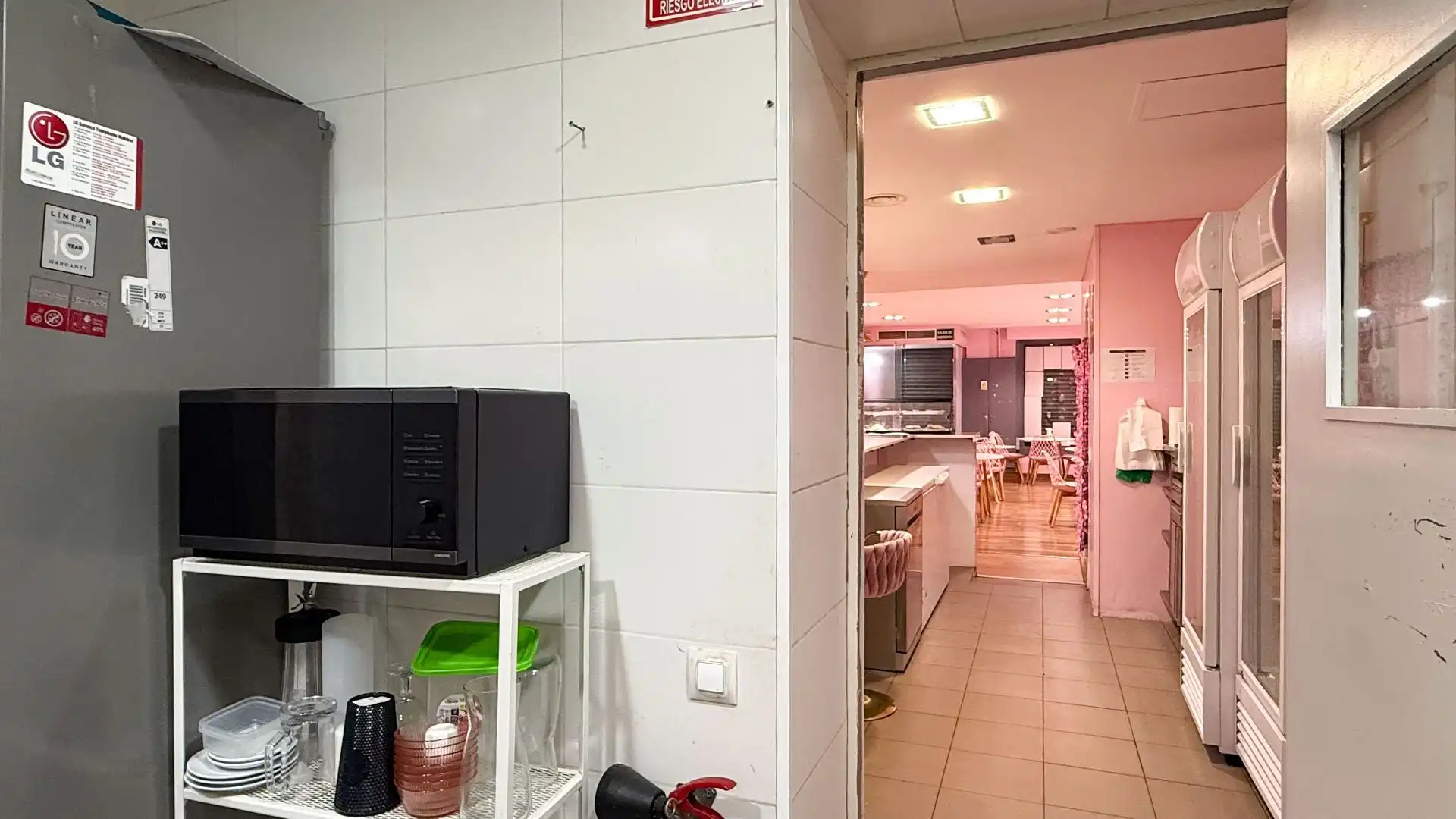 Cuina de Local de lloguer en Sant Boi de Llobregat amb Aire condicionat