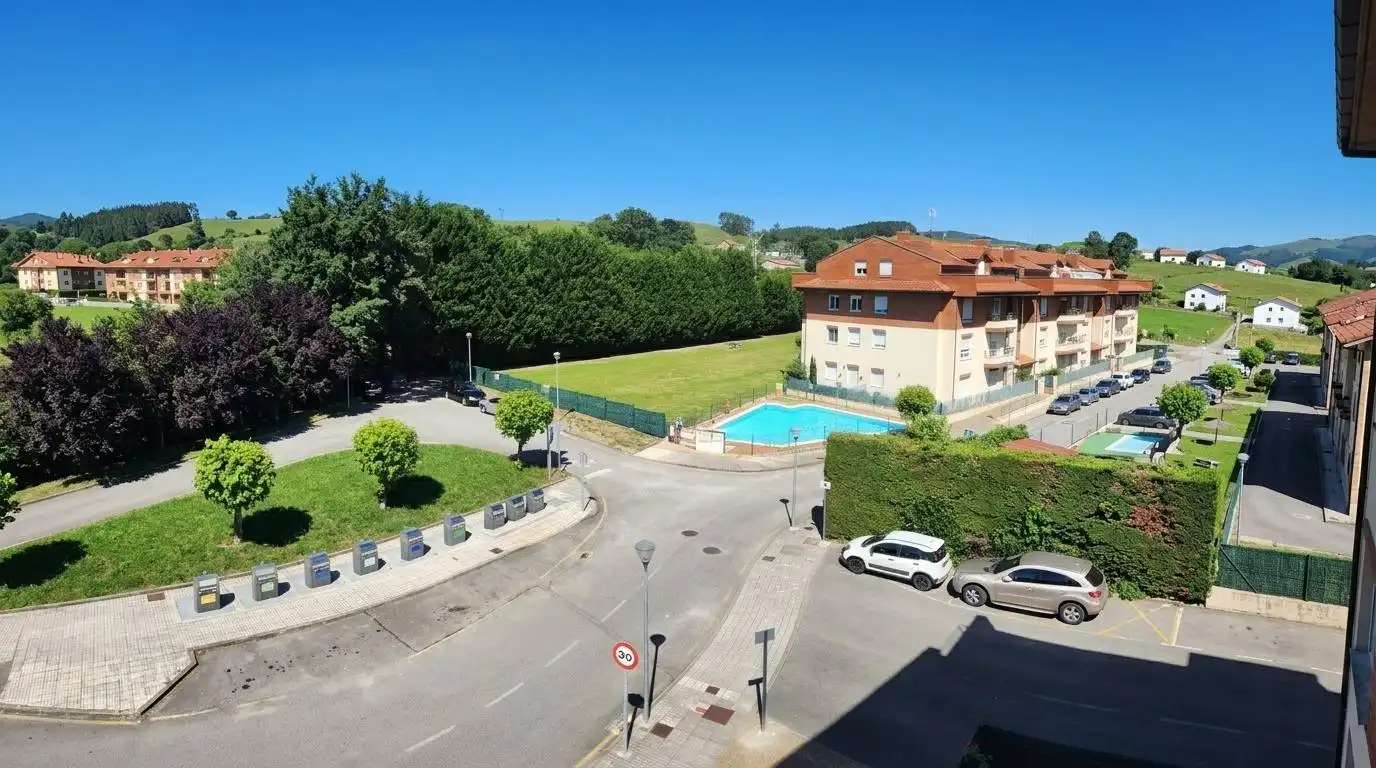 Vista exterior de Pis de lloguer en Entrambasaguas amb Calefacció, Terrassa i Traster