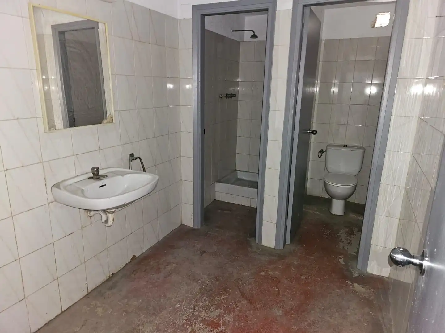 Baño de Nave industrial de alquiler en Sant Celoni