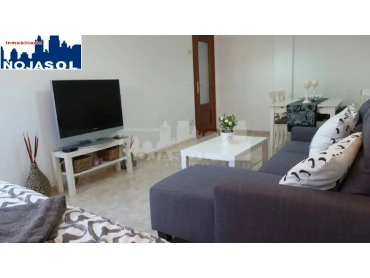 Sala d'estar de Àtic de lloguer en Noja amb Calefacció, Terrassa i Moblat