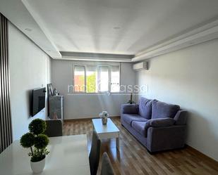 Sala d'estar de Pis de lloguer en La Línea de la Concepción amb Aire condicionat i Moblat
