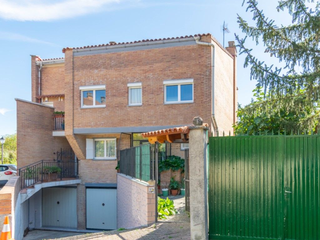 Exterior view of Single-family semi-detached for sale in Valle de Egüés / Eguesibar