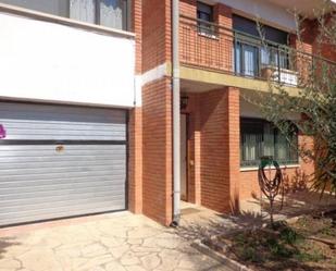 Vista exterior de Casa o xalet en venda en Esparreguera amb Calefacció, Jardí privat i Terrassa