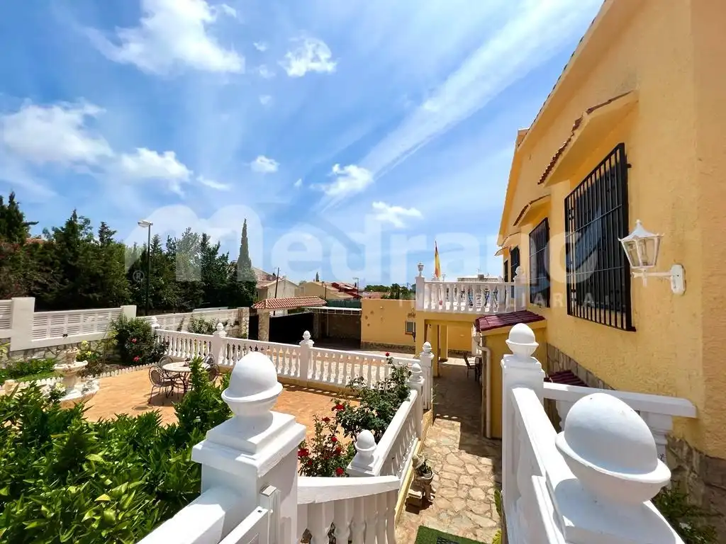 Vista exterior de Casa o chalet en venta en La Nucia con Aire acondicionado, Calefacción y Balcón
