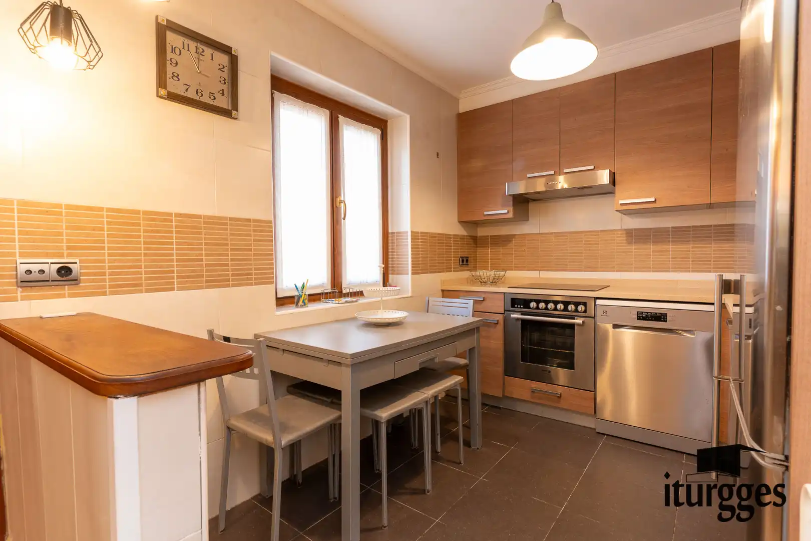 Cocina de Casa adosada en venta en Gernika-Lumo con Jardín privado, Amueblado y Horno