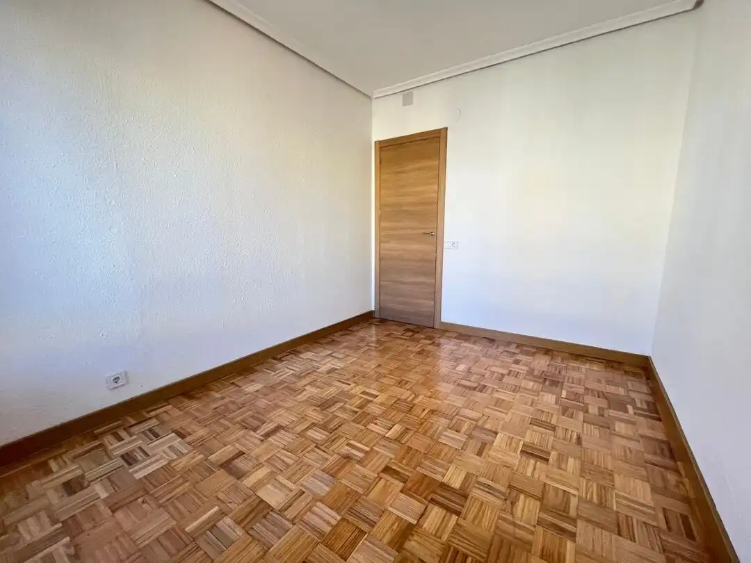 Schlafzimmer von Wohnung zum Verkauf in Barañáin / Barañain mit Heizung und Balkon