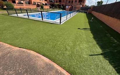 Piscina de Casa adosada en venda en El Vendrell amb Calefacció, Jardí privat i Terrassa