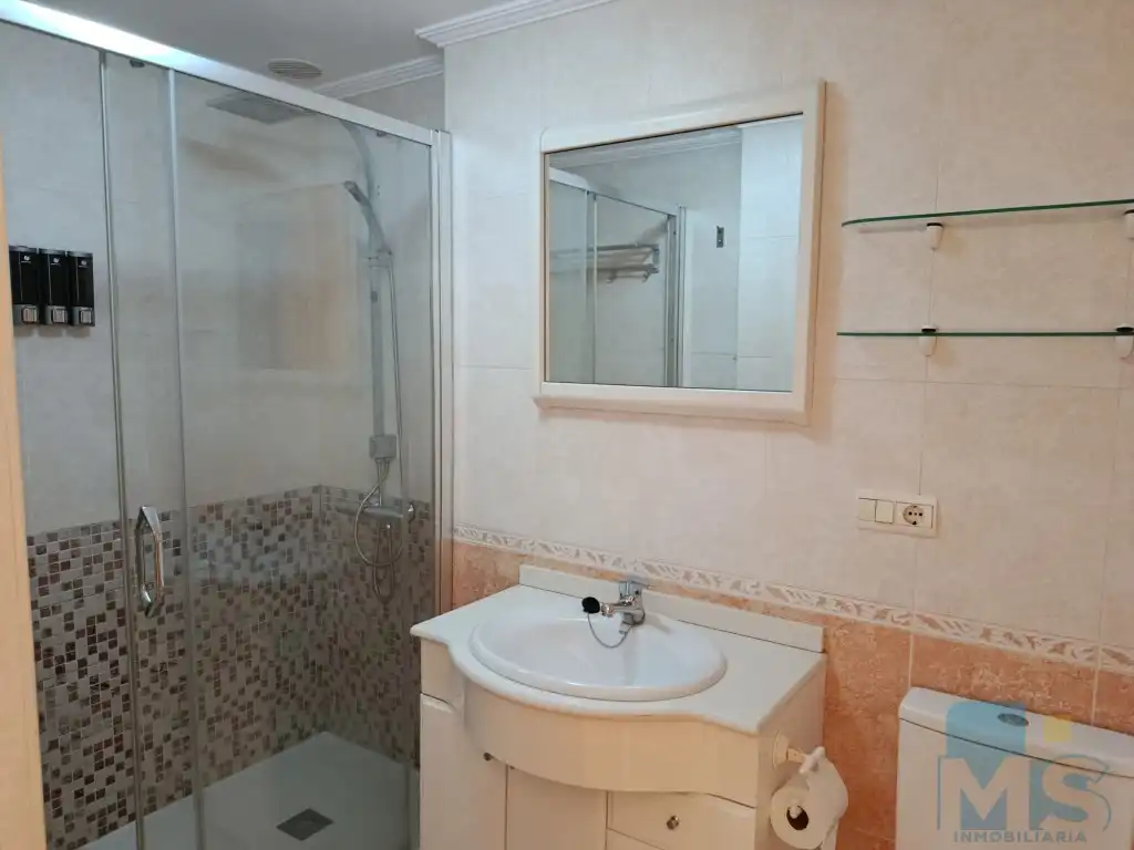 Baño de Piso en venta en Pasaia con Horno, Lavadora y Microondas