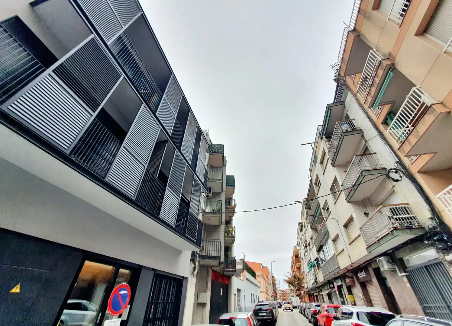 Vista exterior de Estudi en venda en Sant Boi de Llobregat amb Aire condicionat, Calefacció i Forn
