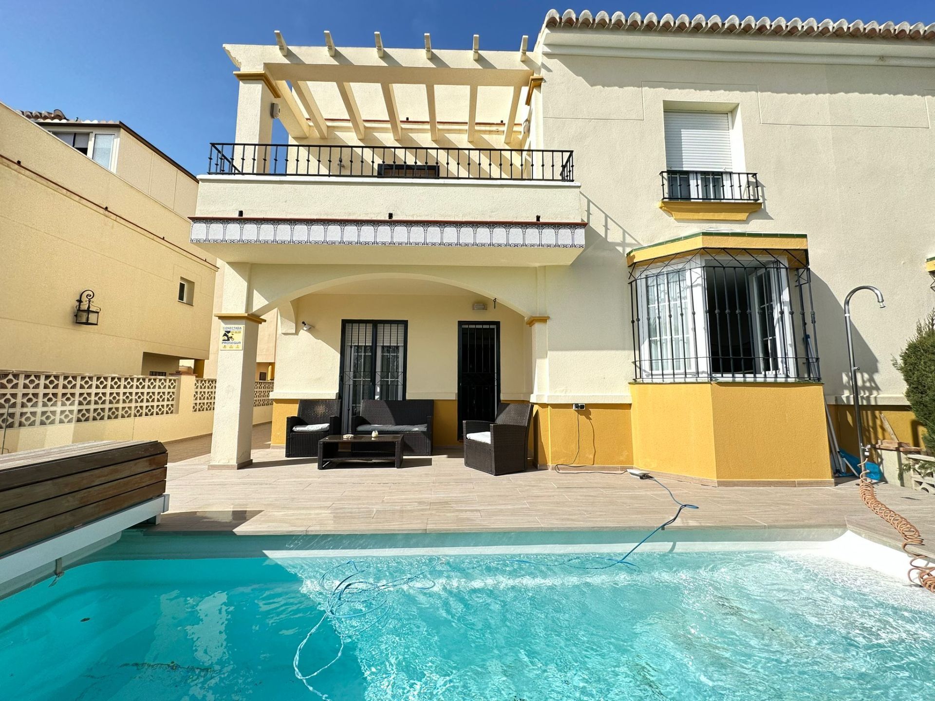 Exterior view of House or chalet for sale in Vélez-Málaga  with Air Conditioner, Heating and Private garden