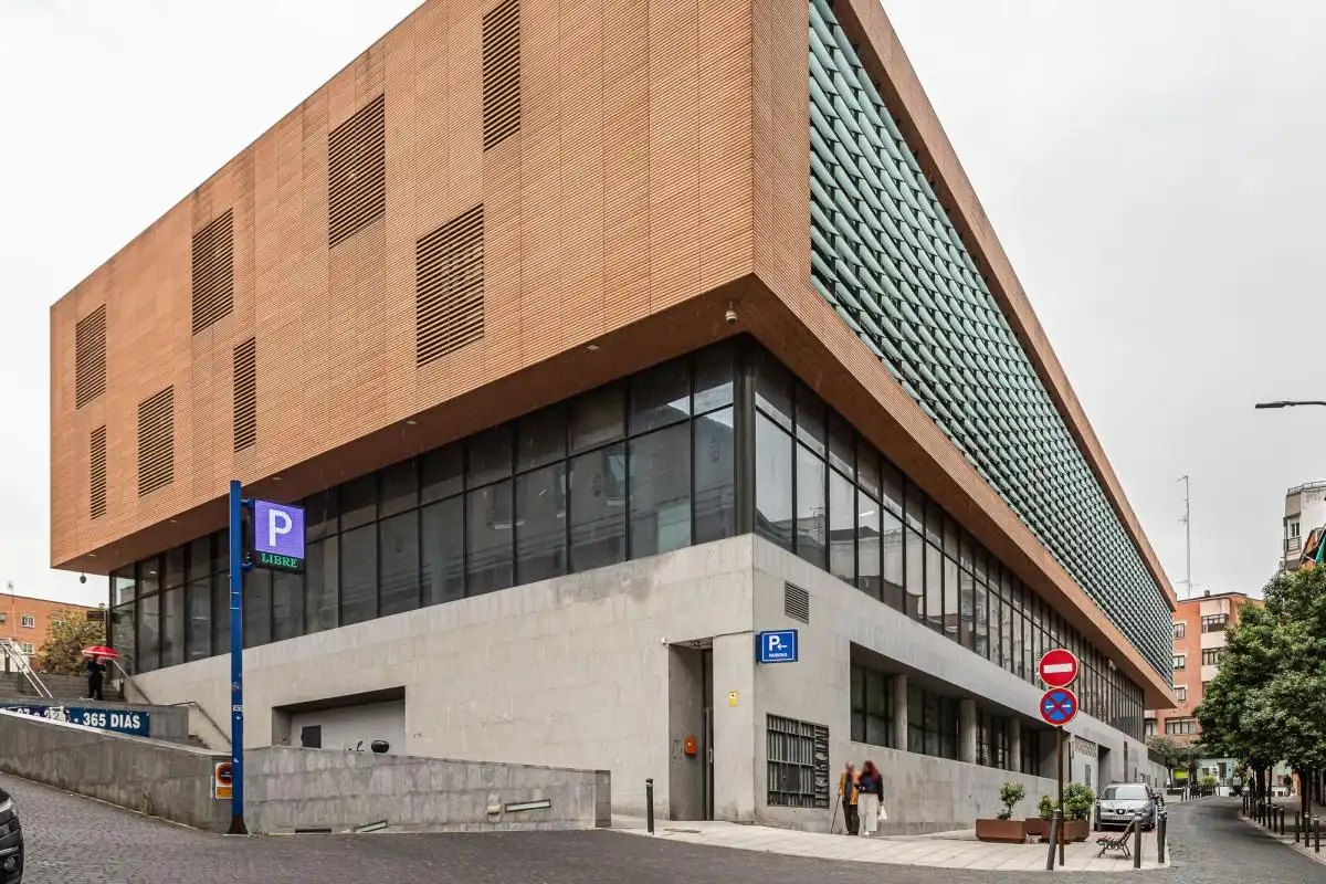 Außenansicht von Gebäude zum Verkauf in Alcorcón