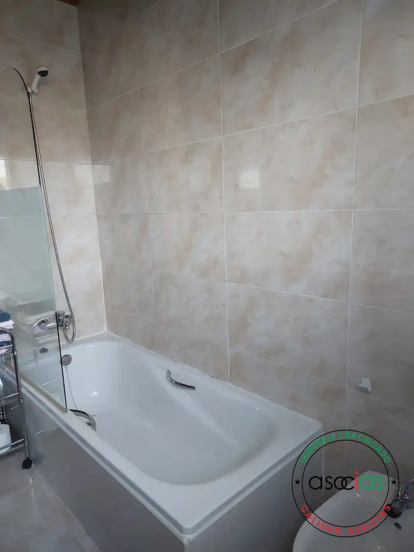 Bany de Casa o xalet en venda en Parres amb Calefacció, Jardí privat i Terrassa