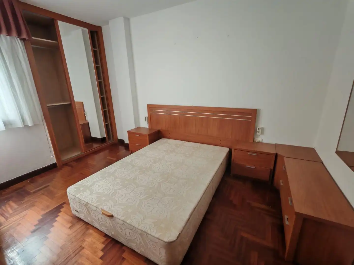 Habitación de Piso en venta en Vigo  con Calefacción, Trastero y Balcón